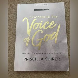 Discerning the voice of God by Priscilla Shirer
